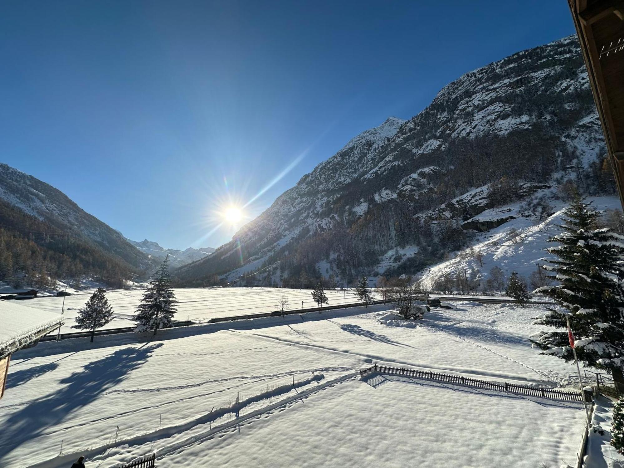 Enjoy The View Apartment Close To Zermatt With Parking Tasch Exterior photo